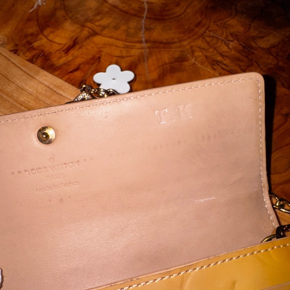 Louis Vuitton
Vernis Patent Leather Sarah Wallet vintage converted Crossbody - Picture 14 of 16